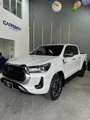 TOYOTA HILUX 2.8 D-4D TURBO DIESEL CD SRX 4X4 AUTOMÁTICO